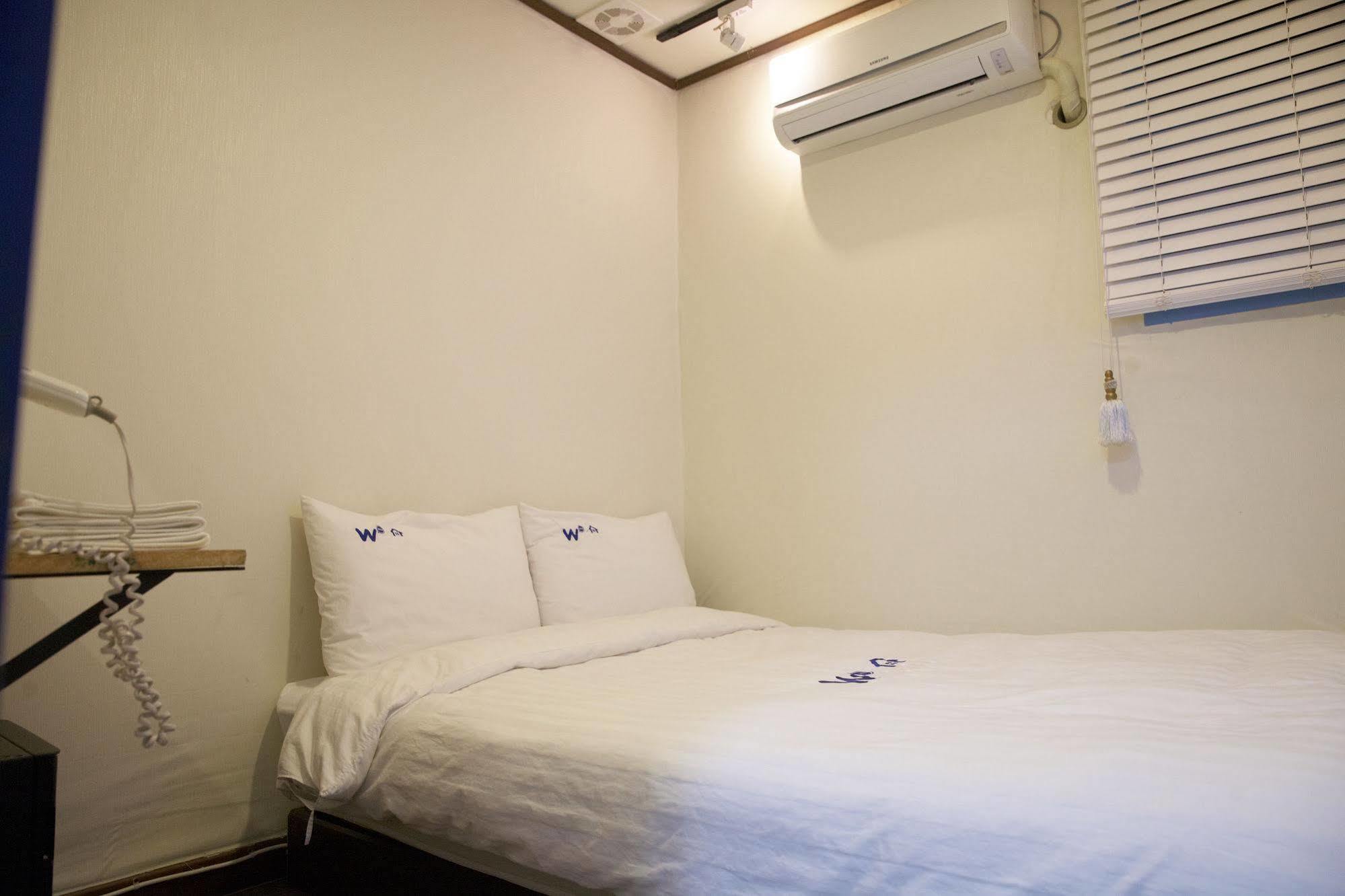 W Mini Dongdaemoon Hostel *